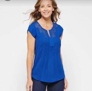 Daniel Rainn, perfect condition Estefany detail lace split neck blouse. Large